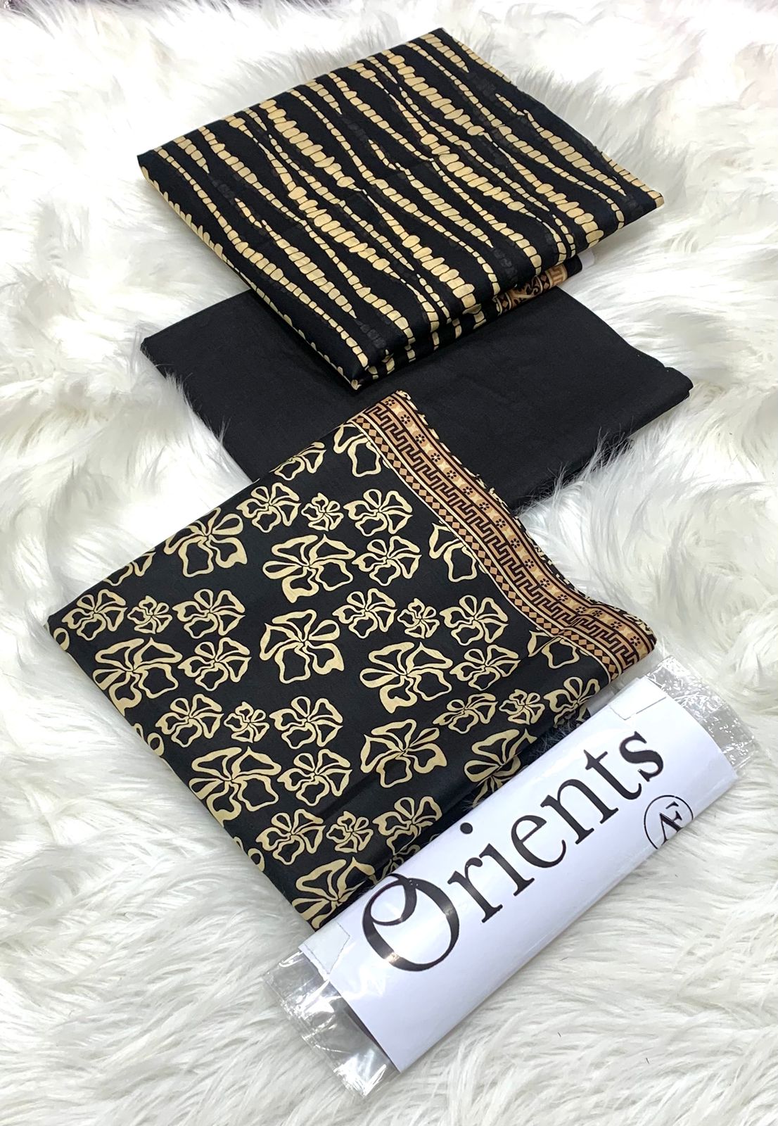 Orient’s Brand Lawn 3 Piece Suit with Voil Lawn Dupatta