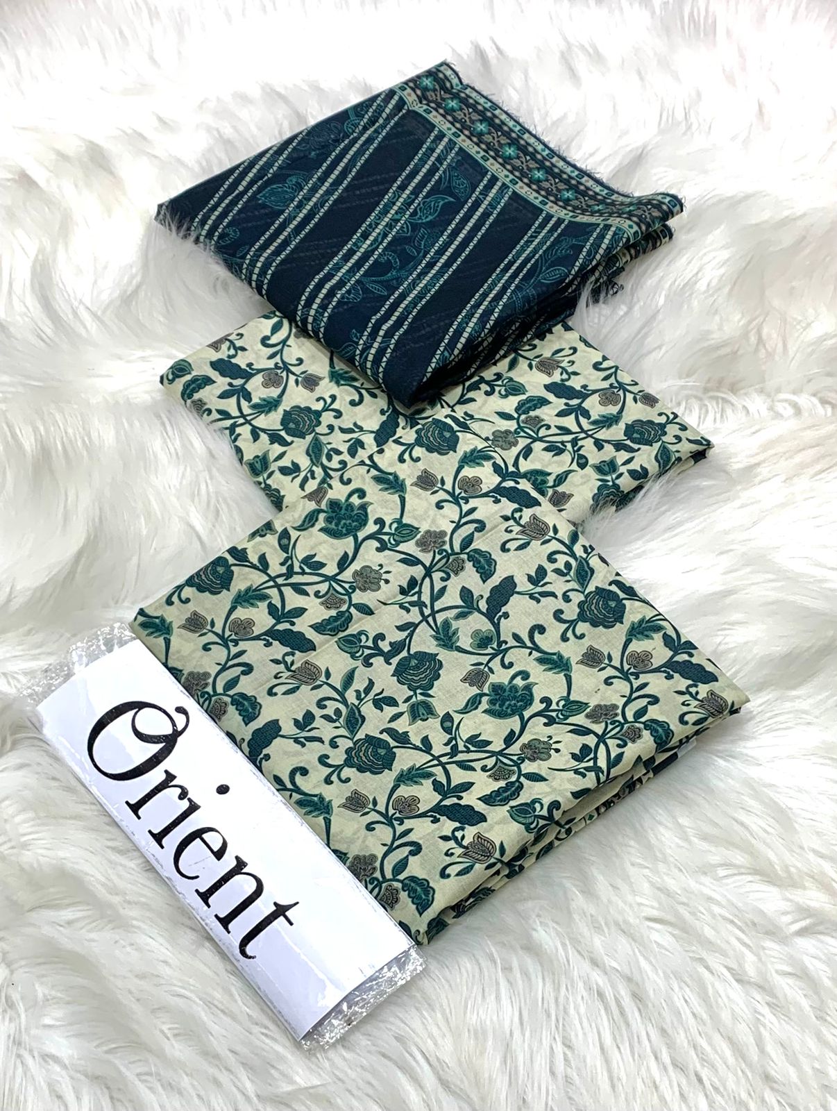 Orient’s Brand Lawn 3 Piece Suit with Voil Lawn Dupatta